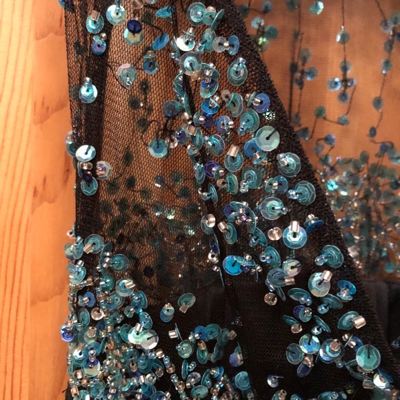 Ladies formal dress - Picture 3 of 6